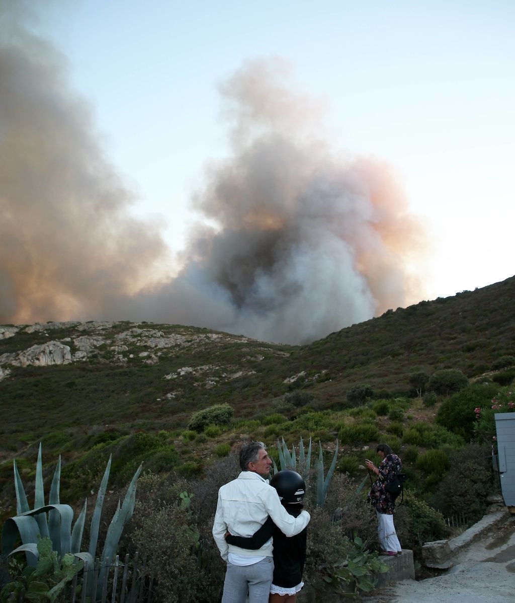 Saint-Tropez se quema: incendio descontrolado en la exclusiva localidad de veraneo francesa