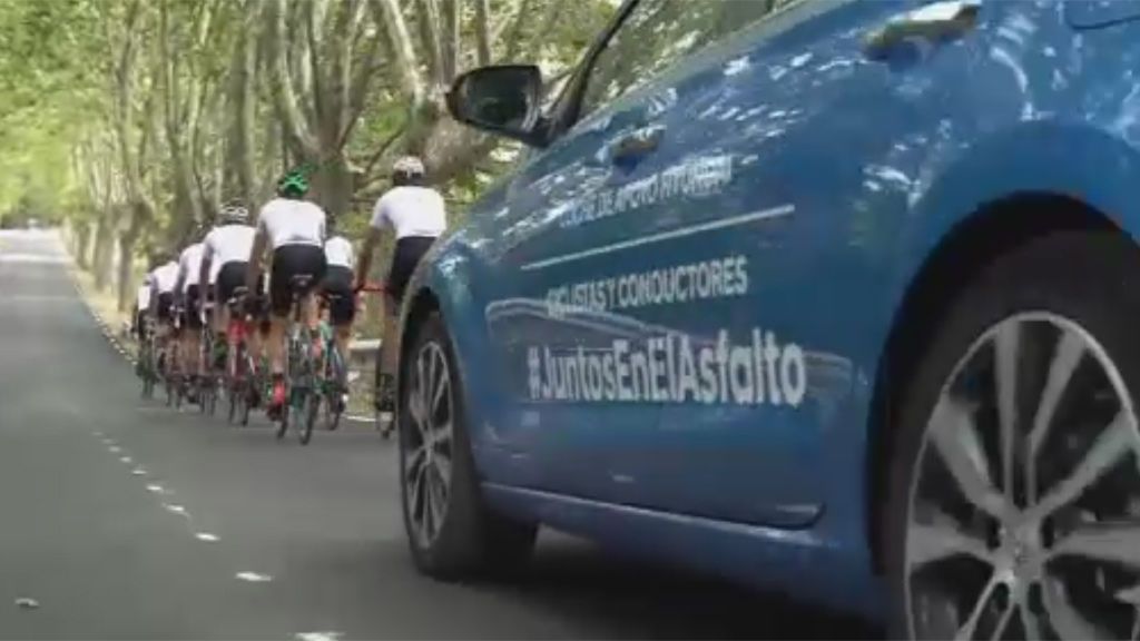 Un coche de acompañamiento protegerá a los ciclistas en carretera