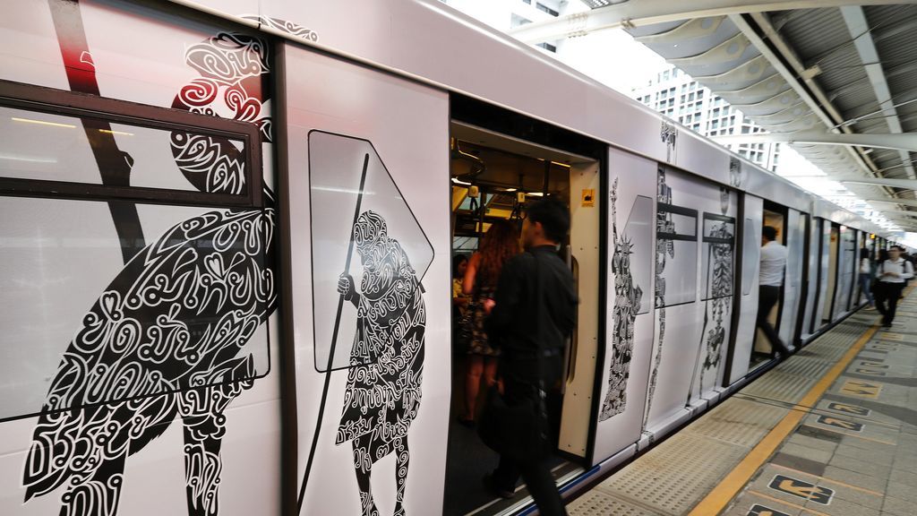 La primera instalación de arte móvil en el skytrain de Bangkok