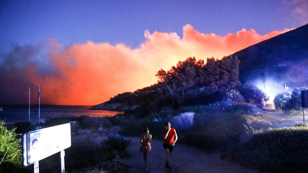 Saint-Tropez se quema: incendio descontrolado en la exclusiva localidad de veraneo francesa