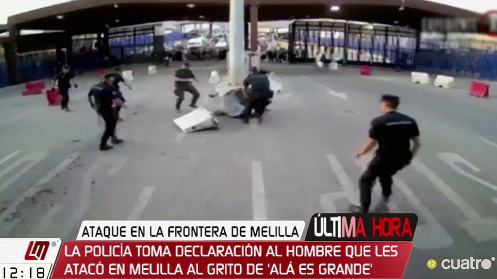En vídeo: Así ha sido el ataque de un hombre con un cuchillo a la policía en Melilla