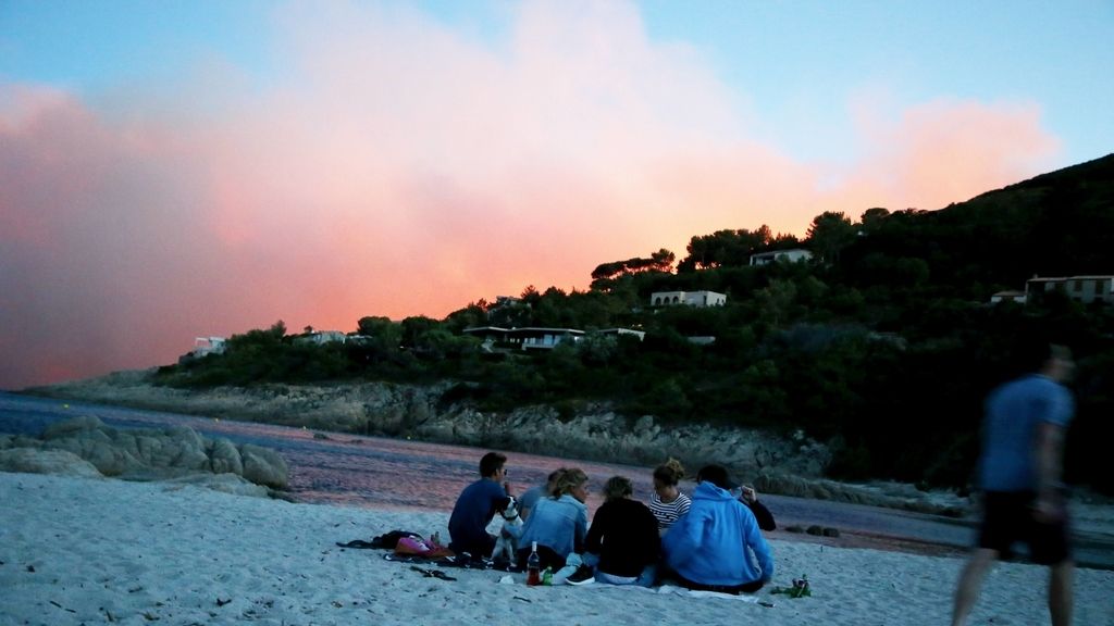 Los residentes han sido trasladados al noroeste de la isla francesa