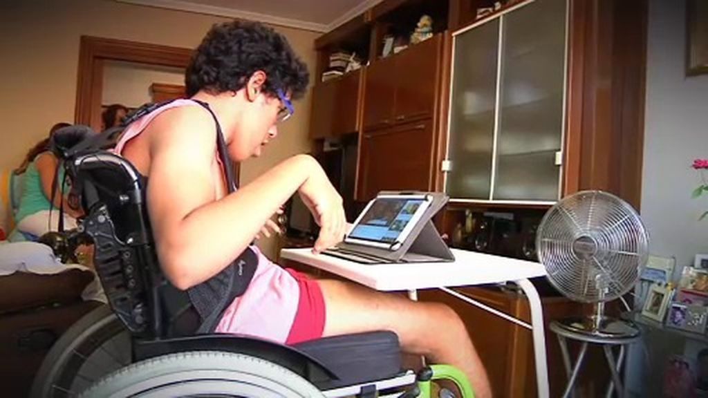 Un niño con parálisis cerebral pasará seis meses encerrado en casa si no consiguen ayuda