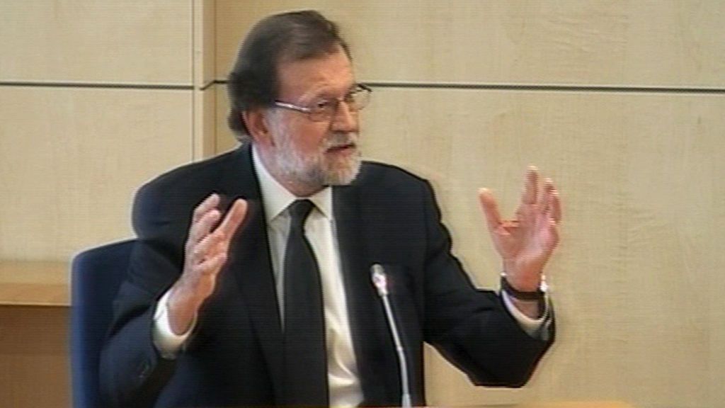 El mal trago de Rajoy a cuenta de sus SMS a Bárcenas