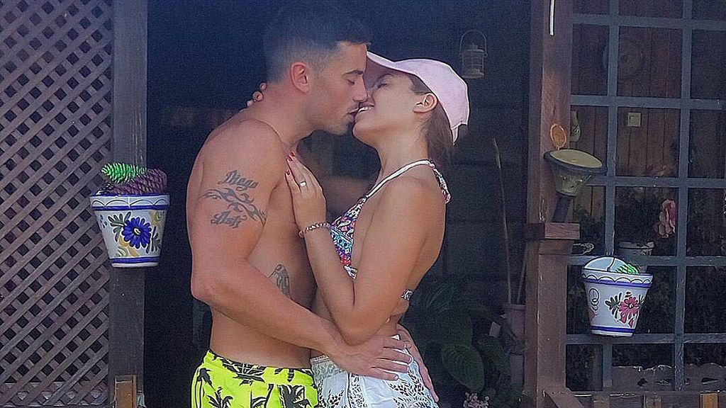 Diego y Lola celebran cuatro meses de amor con una canción