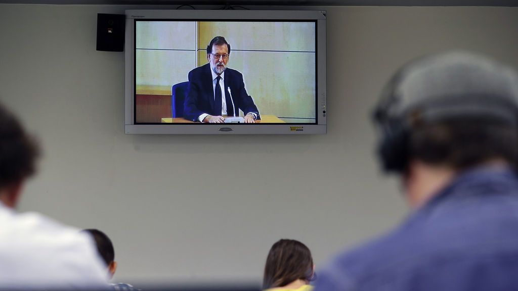 PSOE y Podemos, indignados por el testimonio de Rajoy: dimision o moción de censura