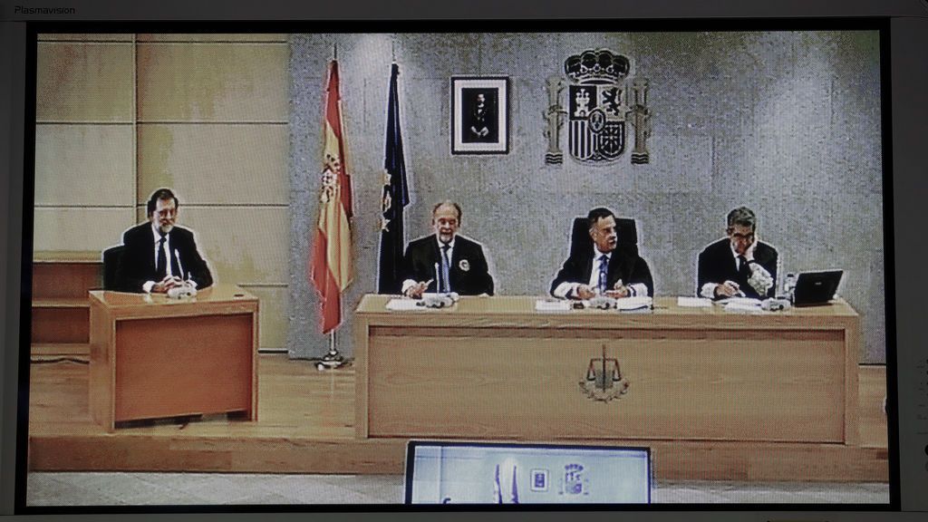 Rajoy se enfrenta por primera vez a los papeles de Bárcenas