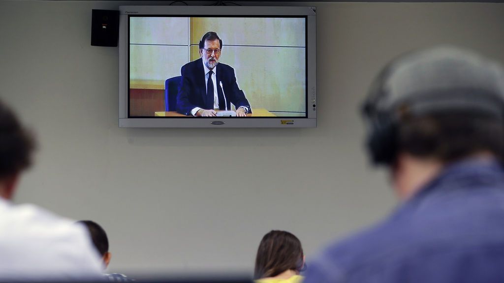 PSOE y Podemos, indignados por el testimonio de Rajoy: dimision o moción de censura