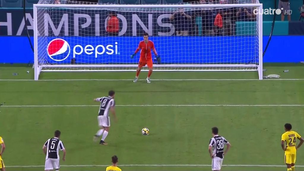 Marchisio decide desde el punto de penalti y firma la victoria de la Juventus (2-3)