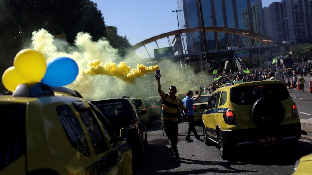 Protestas contra las aplicaciones móviles de transporte en Río de Janeiro