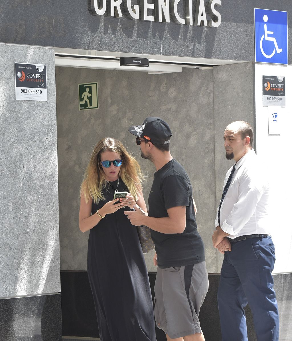 Fonsi Nieto y Marta Castro, Aitor Ocio... Familia y amigos visitan a Ángel Nieto en el hospital