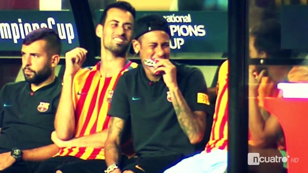 ¡Mimos a Neymar! El banquillo del Barça se vuelca con él para que se quede