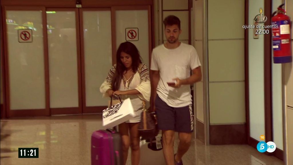 Así ha sido el regreso de Chabelita y Alejandro de sus vacaciones en Ibiza