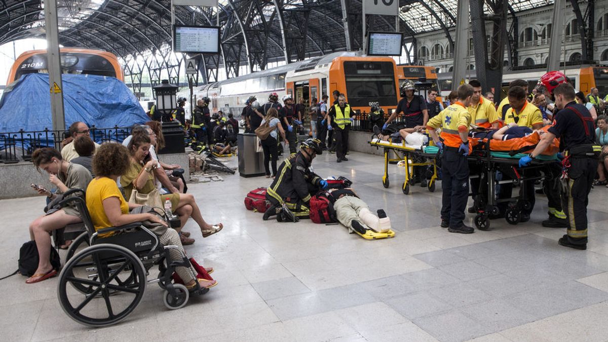Una herida en el accidente de tren de Barcelona: "Estaba durmiendo y me desperté con el choque"