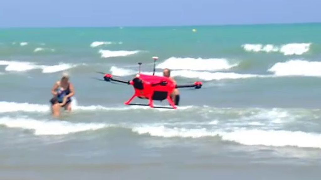 El nuevo socorrista de la playa de Sagunto: un dron vigilando el mar