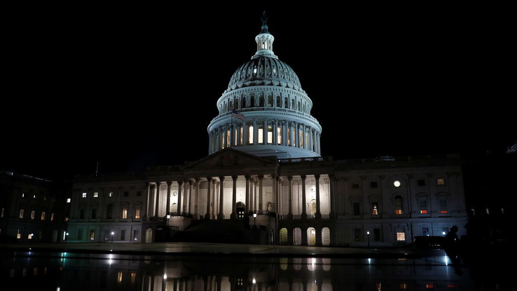 El Capitolio iluminado