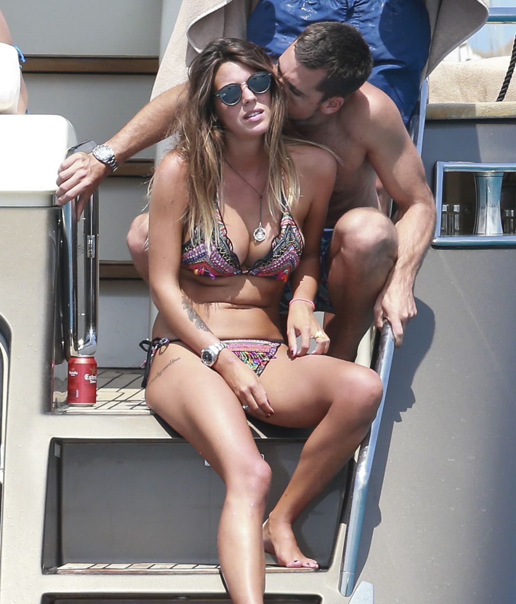 Besos, yate y aún más baños de sol: Laura Matamoros 'ibiceando' con Benji