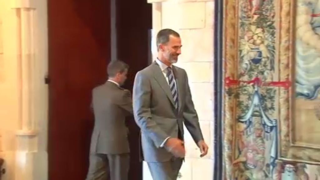 Felipe VI recibe en el Palacio de la Almudaina a las autoridades de Baleares
