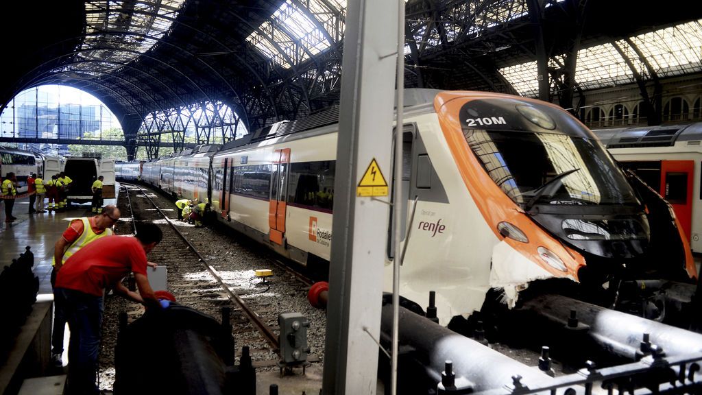 El tren accidentado en Barcelona entró a la estación a la velocidad adecuada