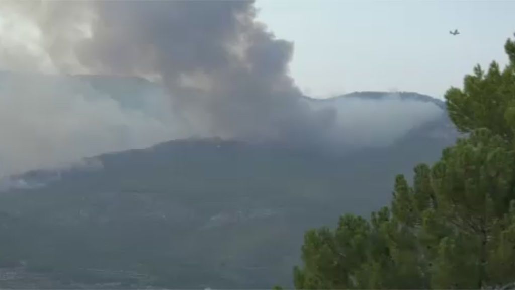 Medio millar de evacuados por el incendio de Yeste