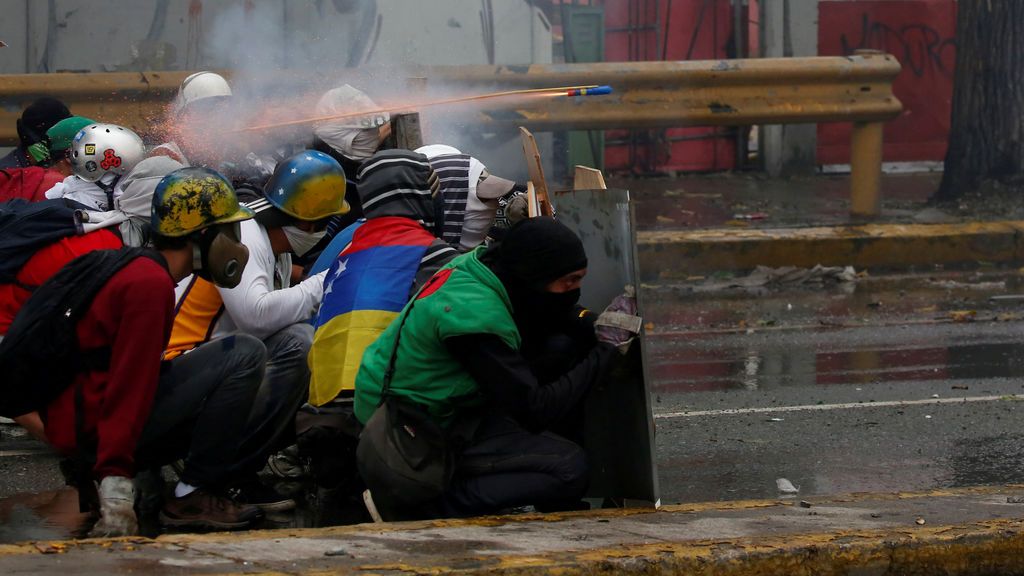 La oposición desafía a Maduro en las calles de Venezuela