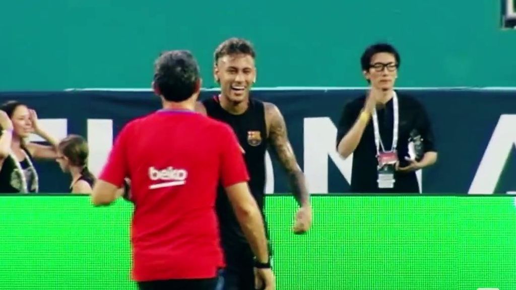 Gerard Piqué, el único capaz de sacarle una sonrisa a Neymar Gerard Piqué, el único capaz de sacarle una sonrisa a Neymar