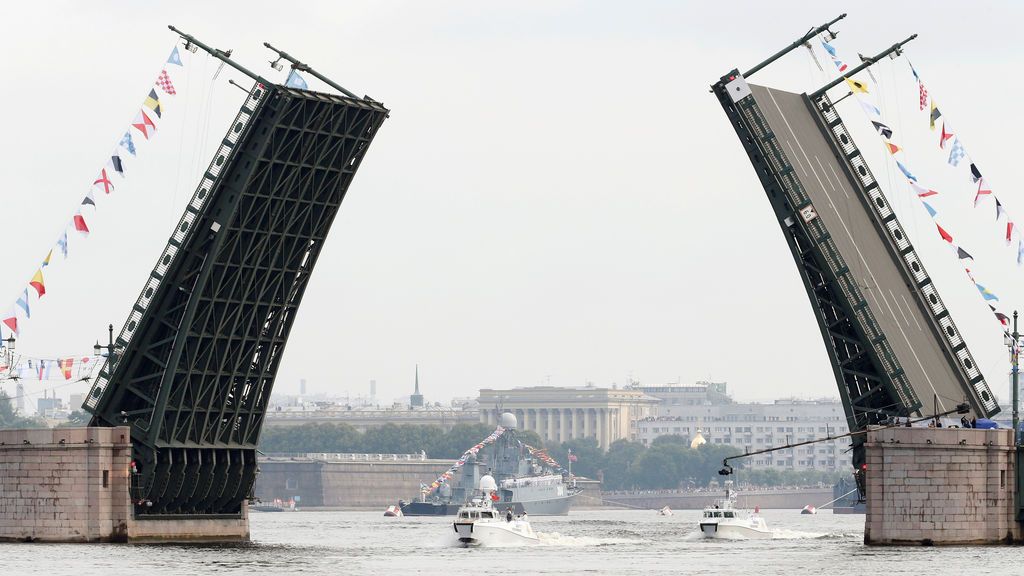 Desfile del Día Naval en St. Petersburgo