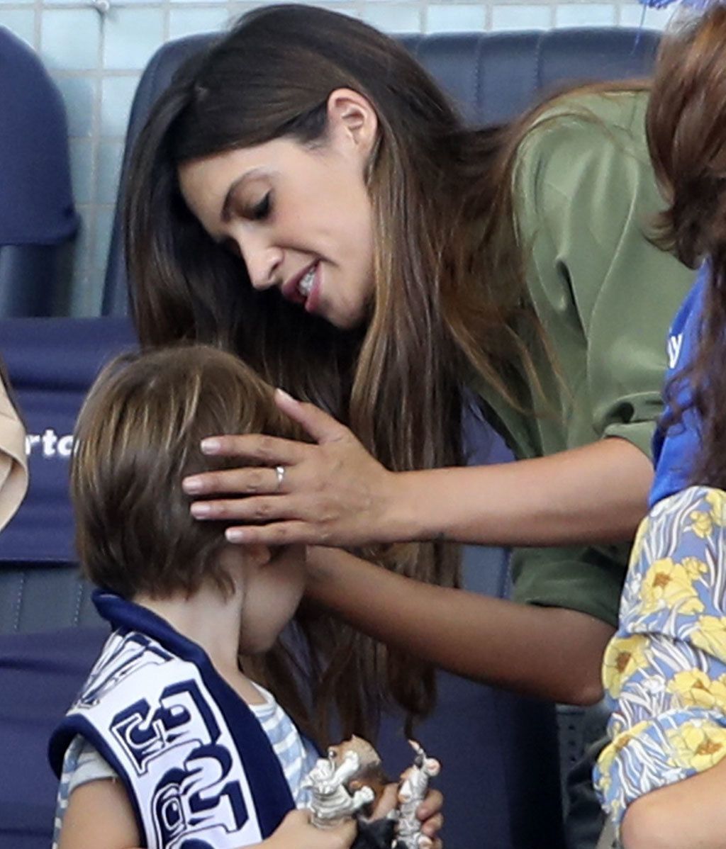Sara Carbonero y sus hijos en la presentación del Oporto