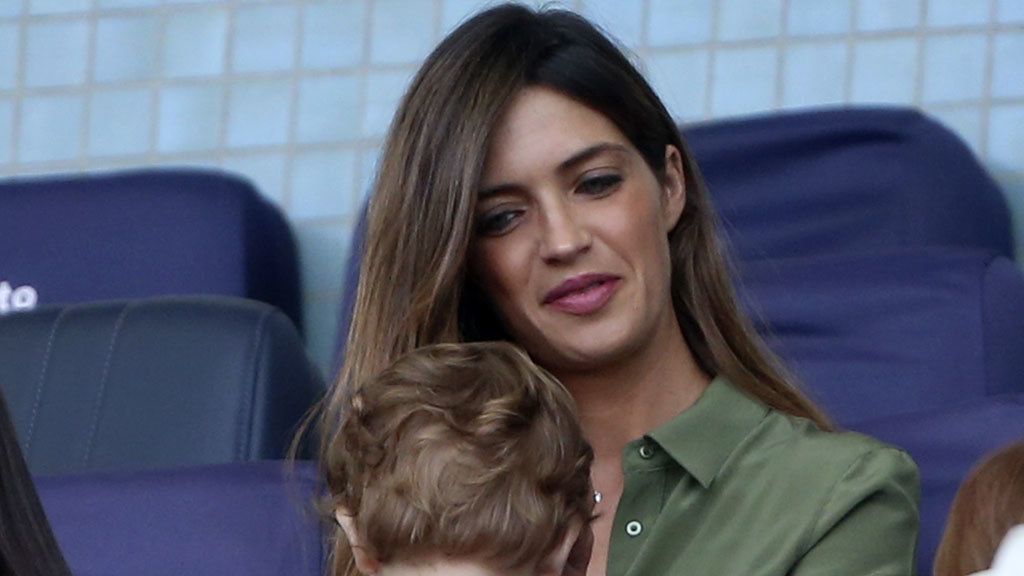 Sara Carbonero y sus hijos en la presentación del Oporto