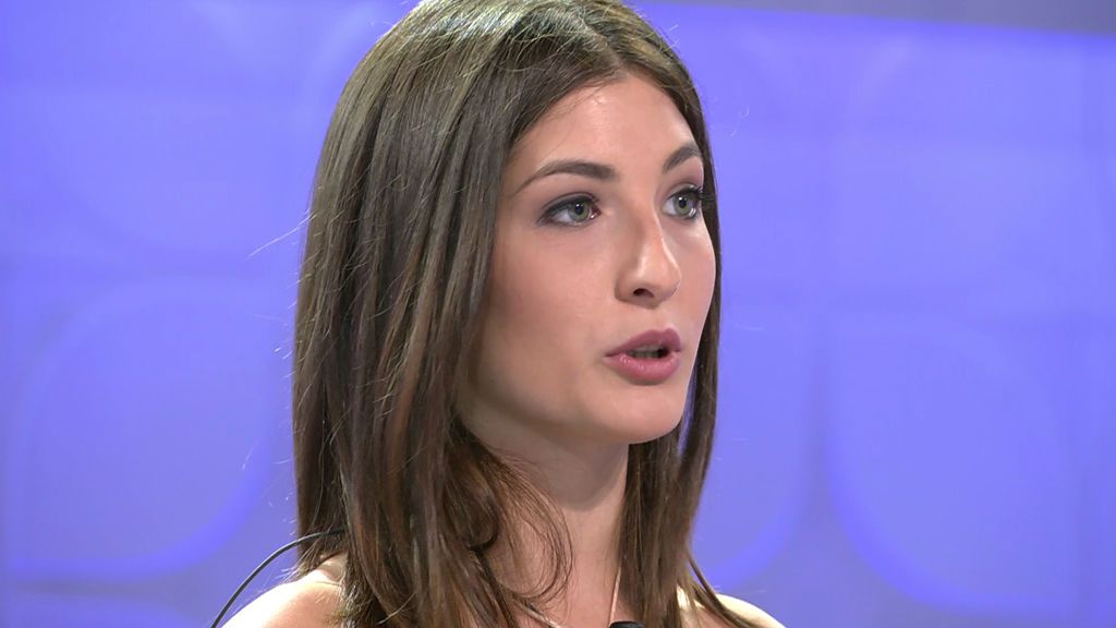 Alba se presenta a Christian: “He sido campeona de gimnasia rítmica”