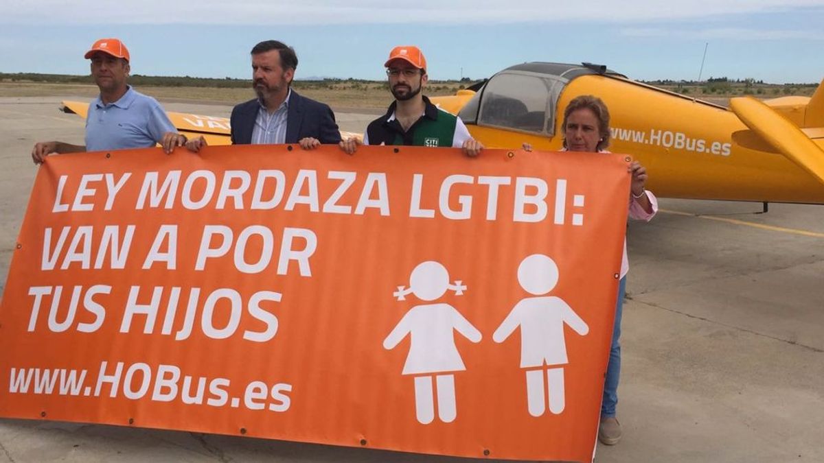 'Ley Mordaza LGTBI: Van a por tus hijos': el nuevo lema de Hazte Oír contra la libertad sexual
