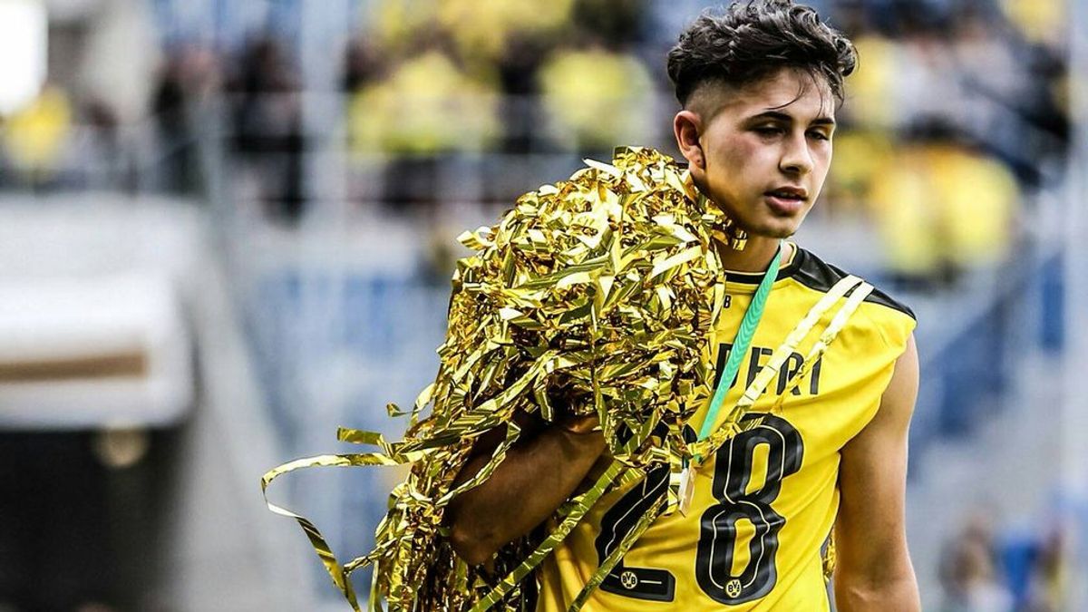 Se retira con 19 años por las lesiones y el Dortmund le agradece su esfuerzo pagándole los estudios