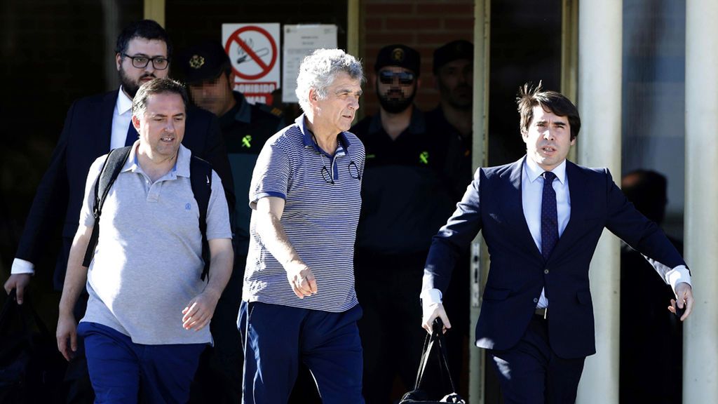 Ángel María Villar y su hijo Gorka salen de la cárcel de Soto del Real tras pagar la fianza