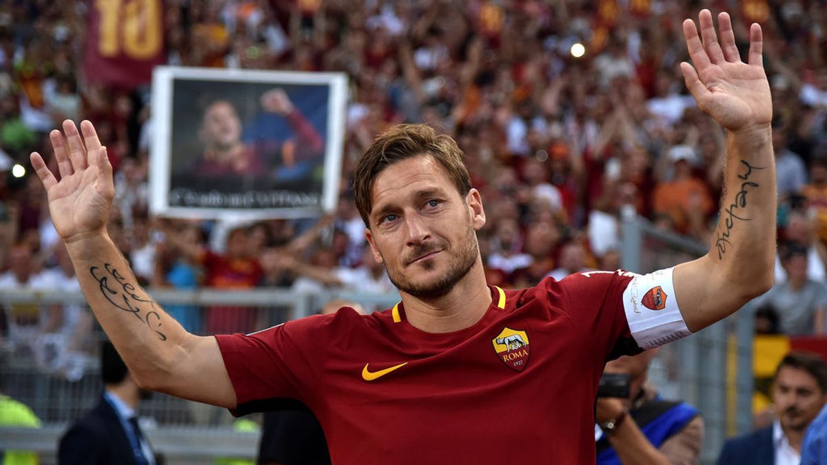 El amor de la Roma por Totti llega… ¡hasta la galaxia! El club envía una camiseta del capitán al espacio
