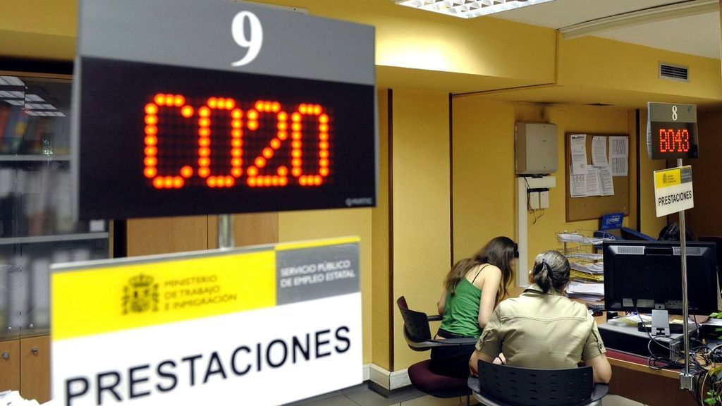 El paro baja en 26.887 desempleados en julio, mes de récord para la Seguridad Social