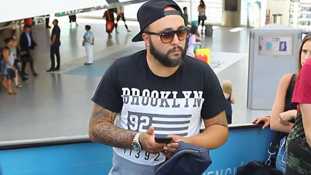 Kiko Rivera pierde los nervios con la prensa: "Si me sigues, tu cámara irá al suelo"