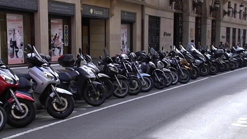 El Ayuntamiento de San Sebastián medita regular el aparcamiento de motocicletas
