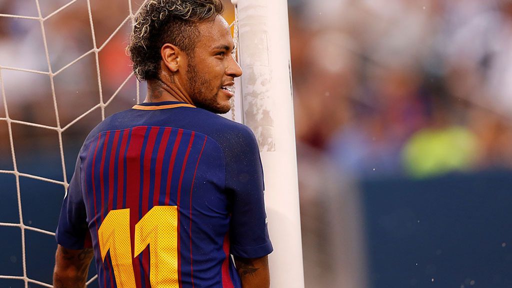 Neymar ya habría pasado el reconocimiento médico con el PSG y sería presentado este viernes según L’Equipe