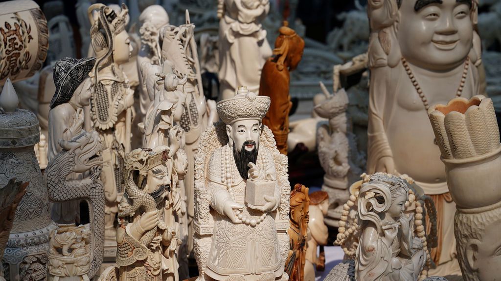 Figuras talladas en marfil en Nueva York, EEUU