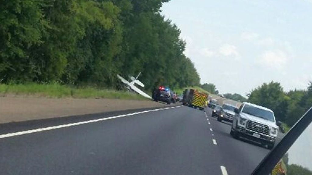 Se desploma una avioneta en Texas:  Dos personas heridas graves
