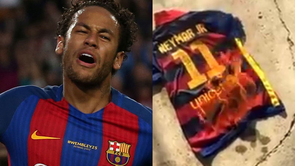 A Neymar le hacen un ‘Figo’: los aficionados del Barça se desahogan quemando su camiseta