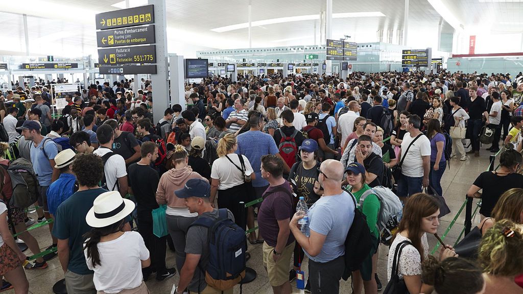 Caos en el aeropuerto de El Prat ante la falta de acuerdo entre empresa y trabajadores