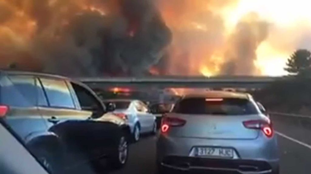 Incendio en Orense: las llamas avanzan sin control en Verín  y traspasan las carreteras