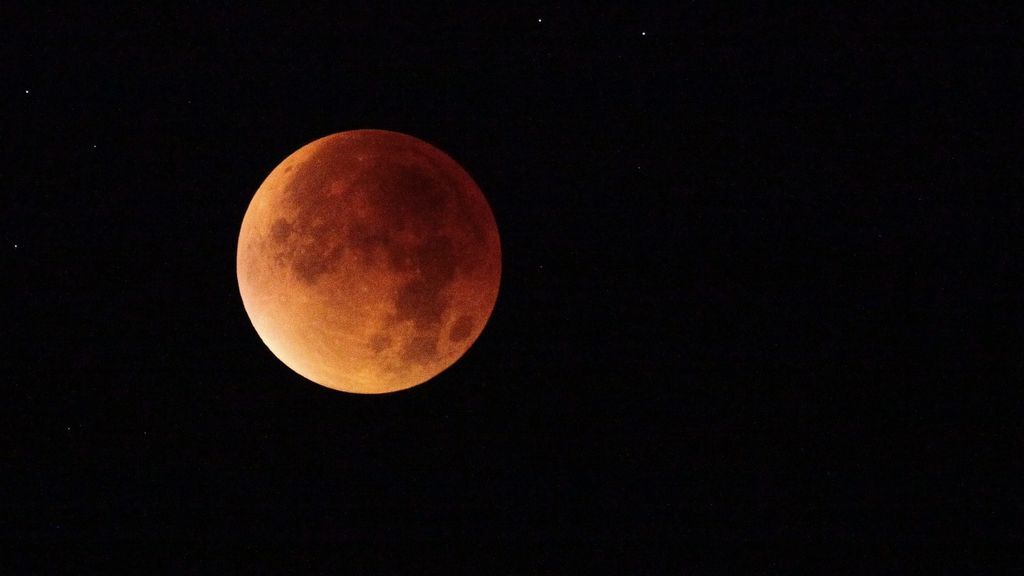 blood-moon-2428965_1920