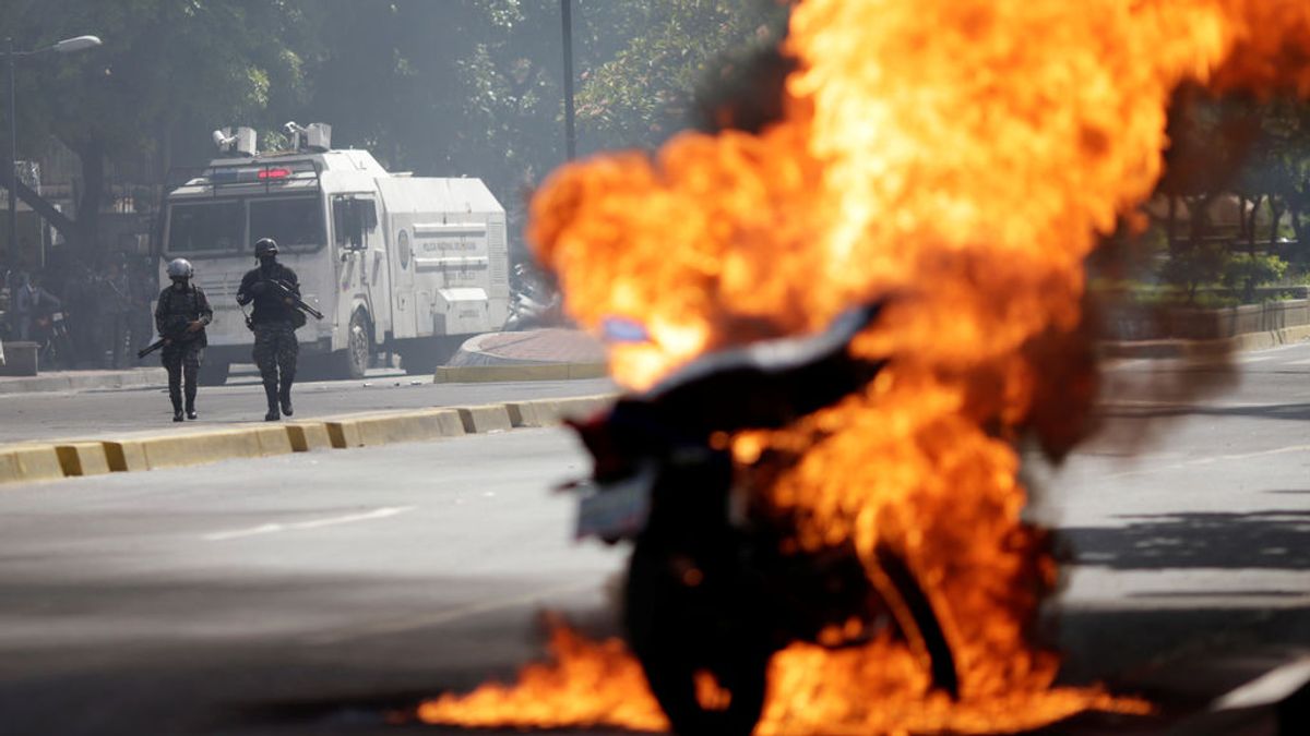 La Policía venezolana reprime la protesta opositora en Caracas