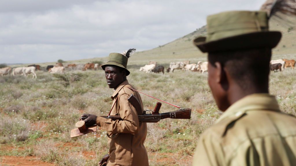 Hombres de la tribu turkana cerca de Baragoy, Kenya