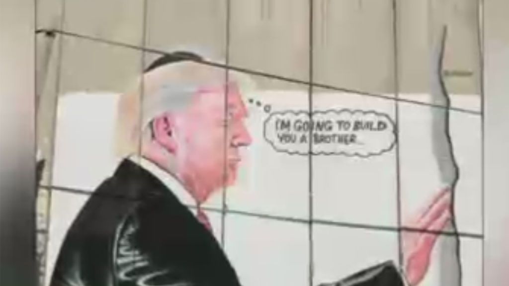 Parodian a Trump con una pintura en un muro en Cisjordania