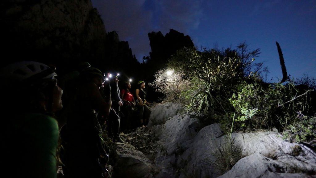 Turistas visitando el Cañón de La Huesca