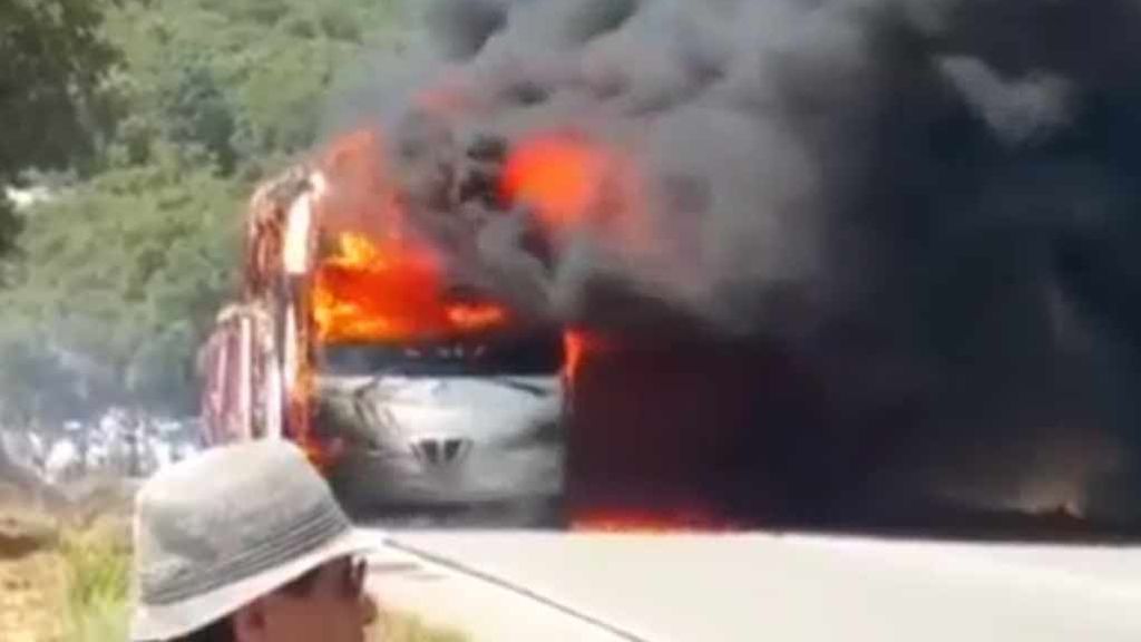 Arde un autocar en Tossa de Mar con 46 personas a bordo