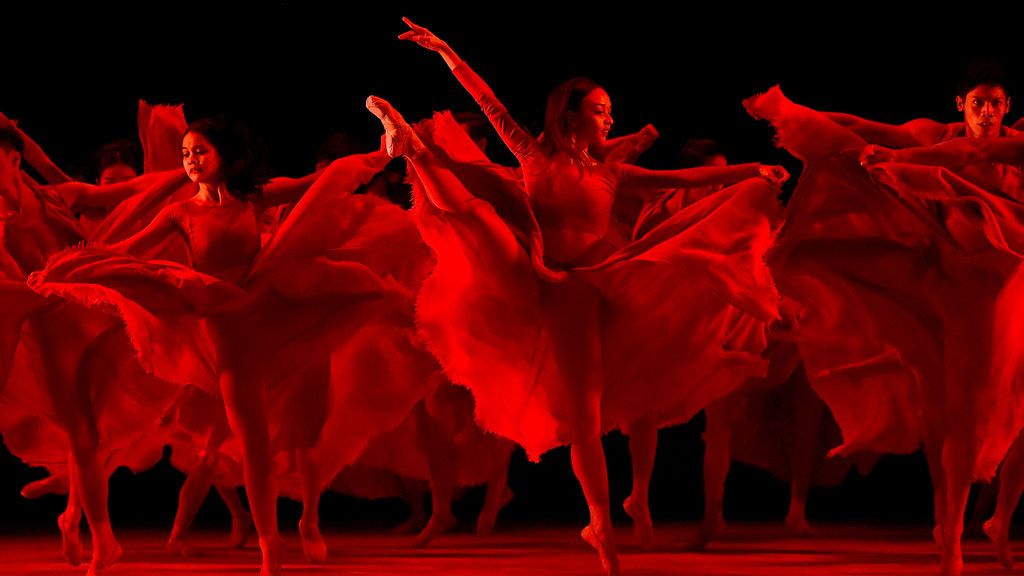 Ballet de Filipinas durante el 50º aniversario de la Asociación de las Naciones Asiáticas del Sur